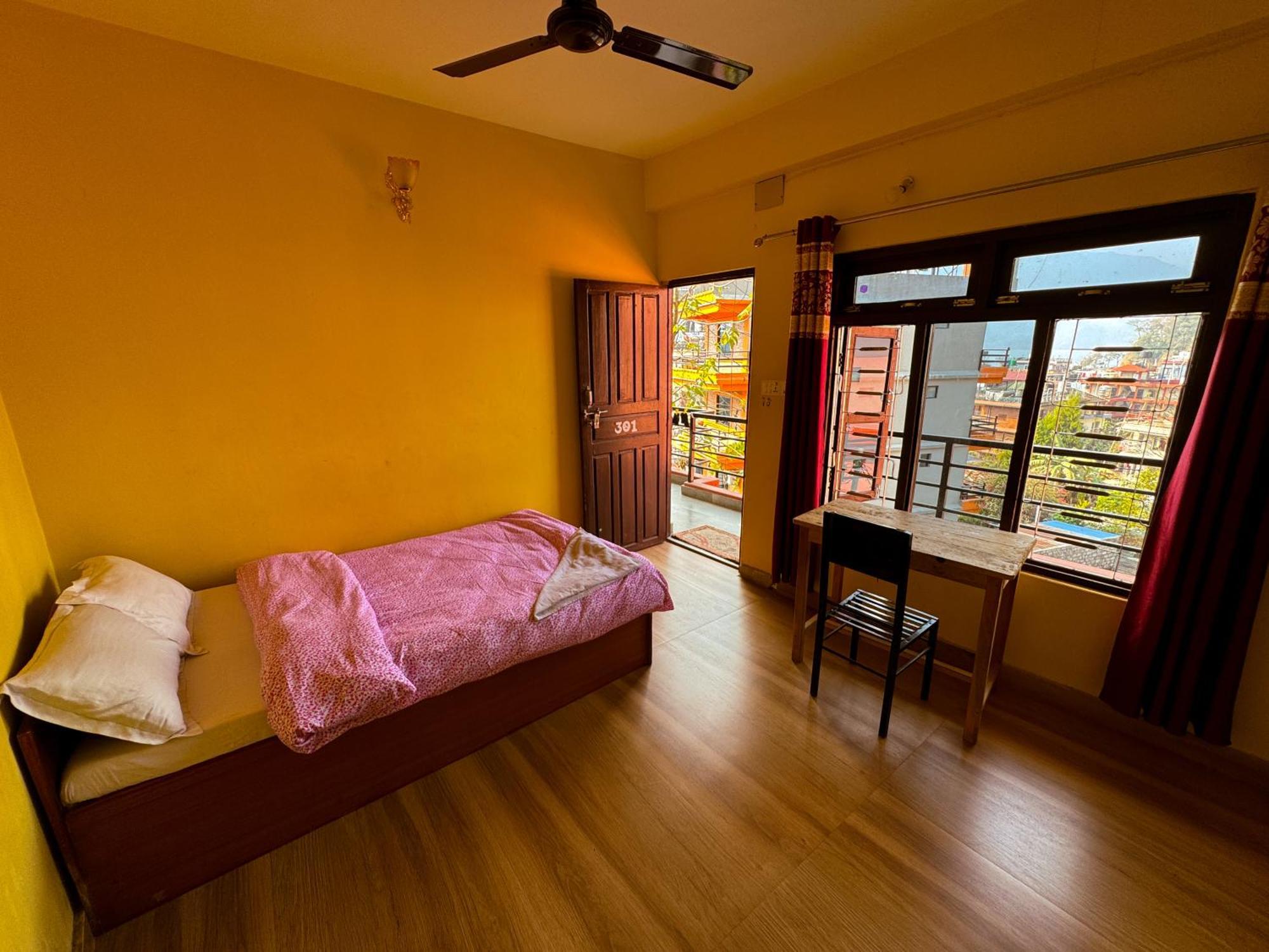 Hotel Forestway Hostel & Backpackers Pokhara Eksteriør bilde